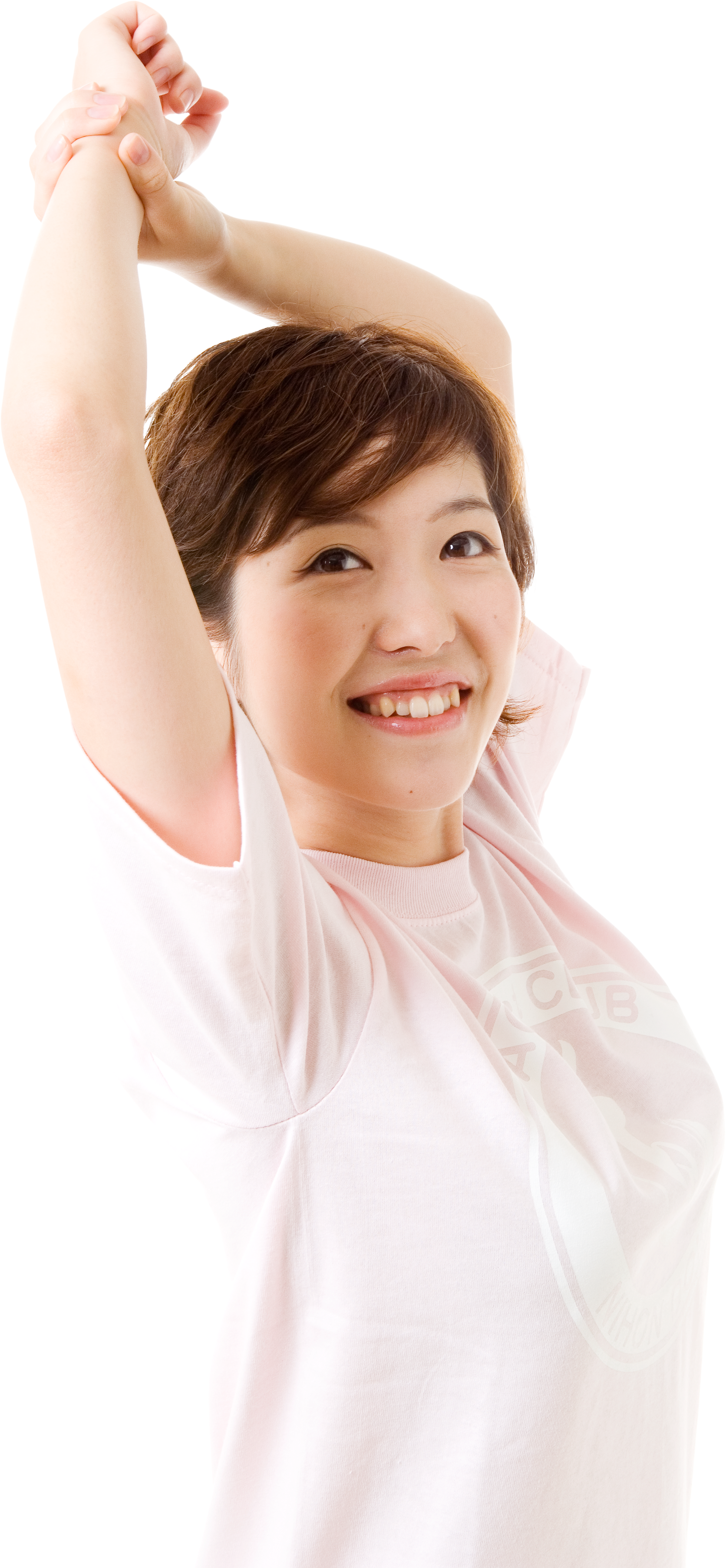 両腕を上に伸ばして気のトレーニングを行う女性