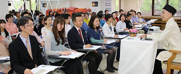 早島妙聴副学長による特別講座写真